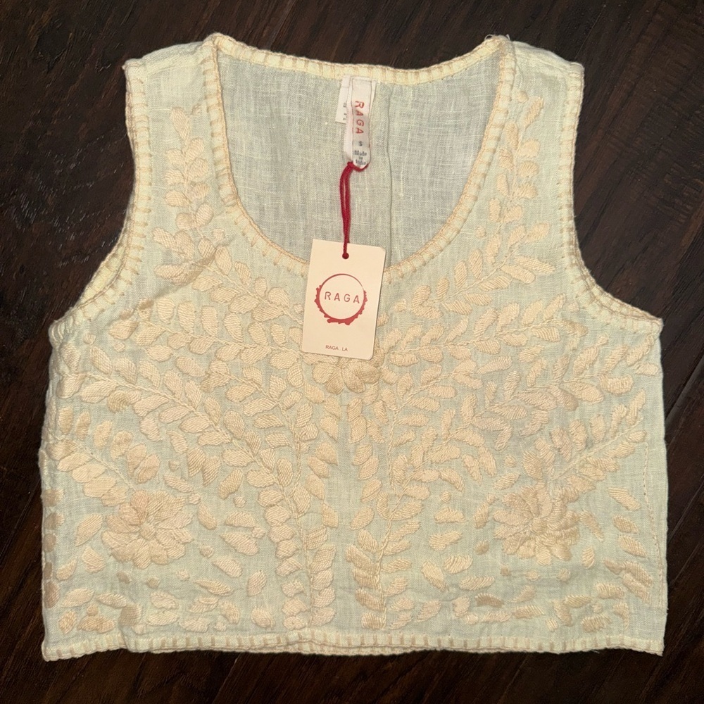 🌸 NWT! Anthropologie Raga Embroidered Crop Top